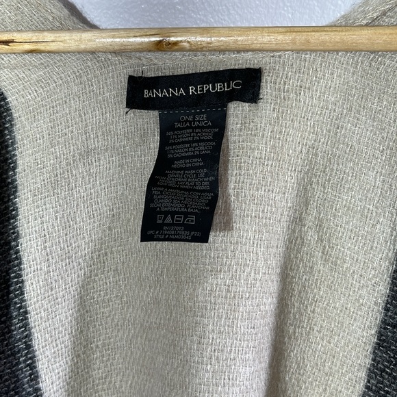 Banana Republic Women’s Shawl Black/Beige, 5% Cashmere. SOFT! - Picture 2 of 5